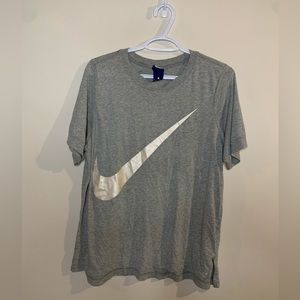 Women’s Nike top